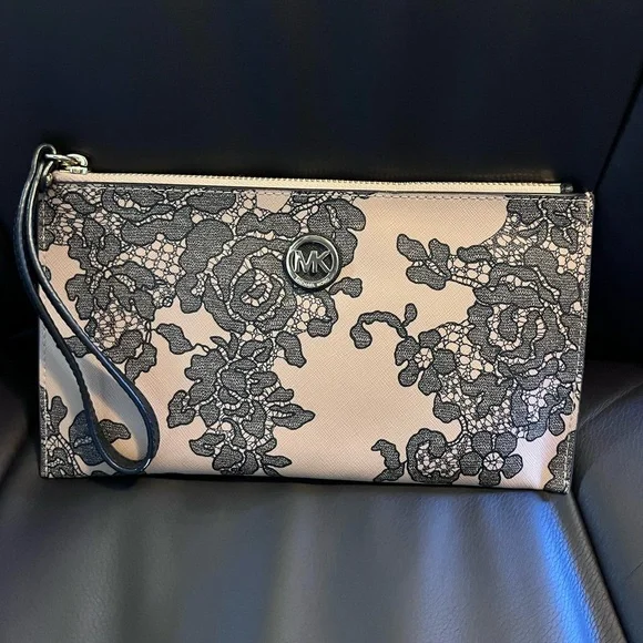 MICHAEL Michael Kors MICHAEL Michael Kors Emry Lace Wristlet PreLoved - Picture 7 of 11